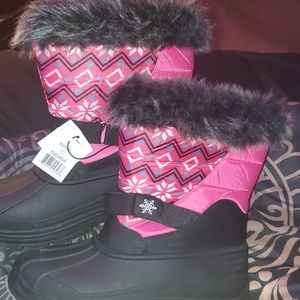 Snow boots